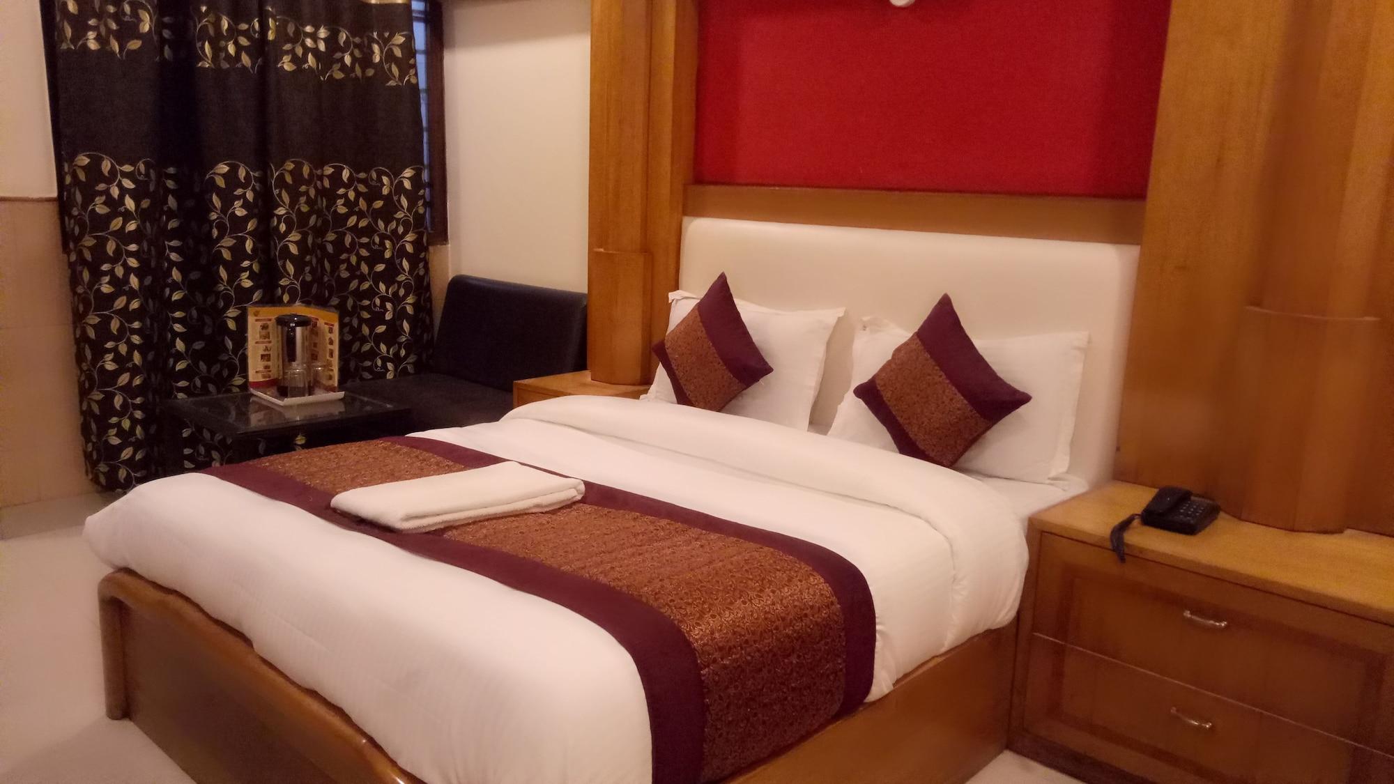 Oyo Flagship Kumar Palace New Delhi Eksteriør billede