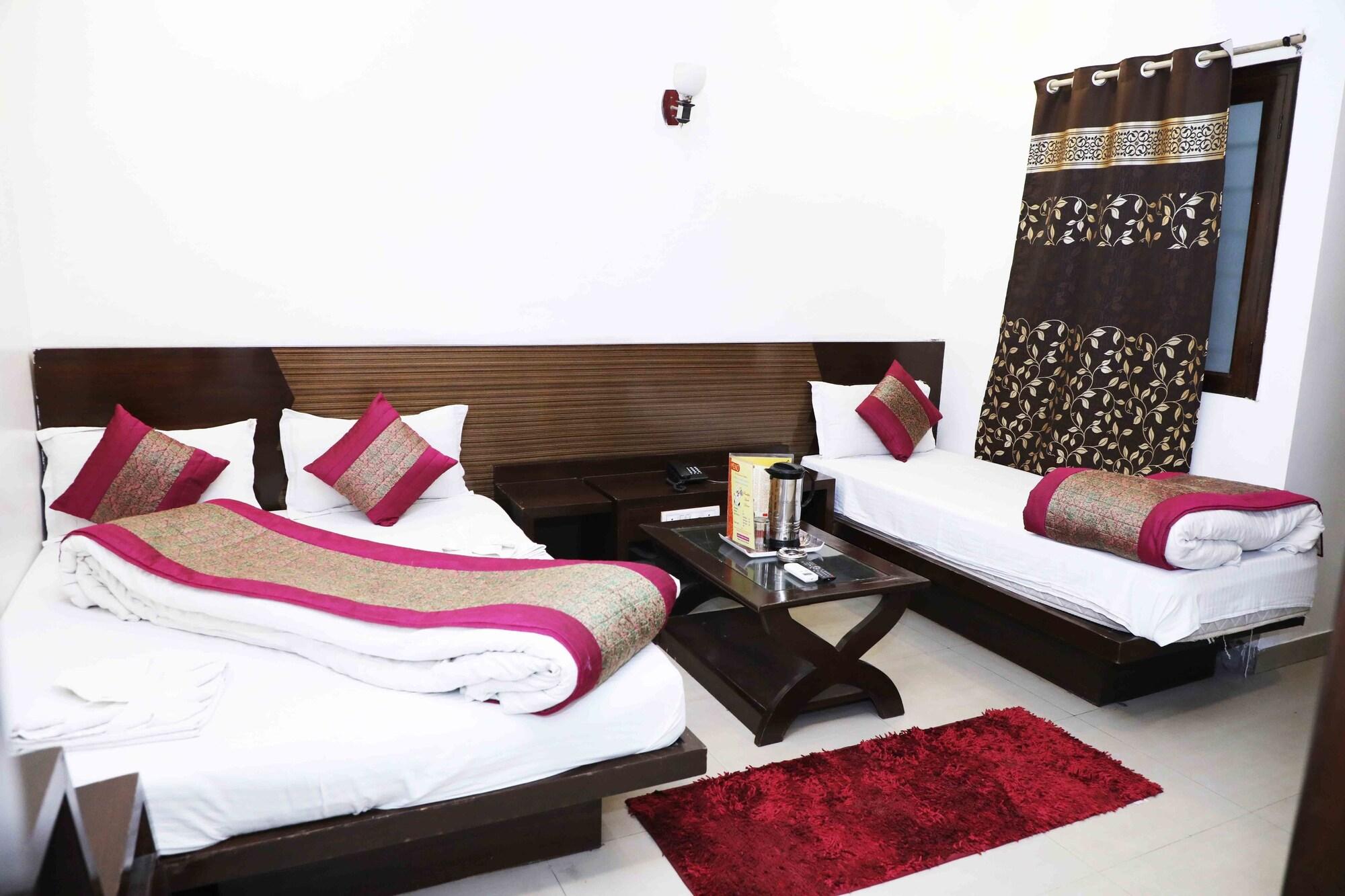 Oyo Flagship Kumar Palace New Delhi Eksteriør billede