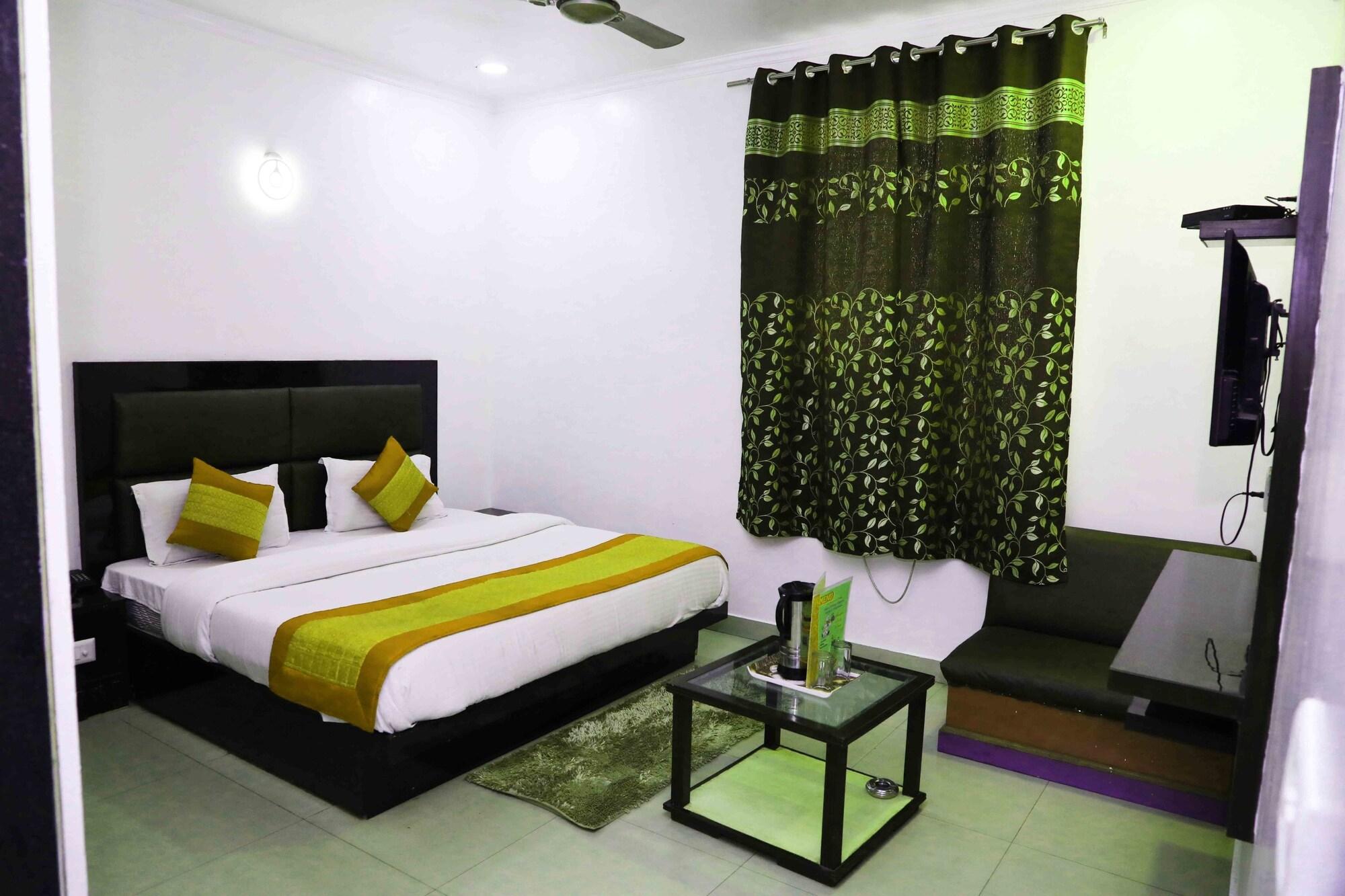 Oyo Flagship Kumar Palace New Delhi Eksteriør billede