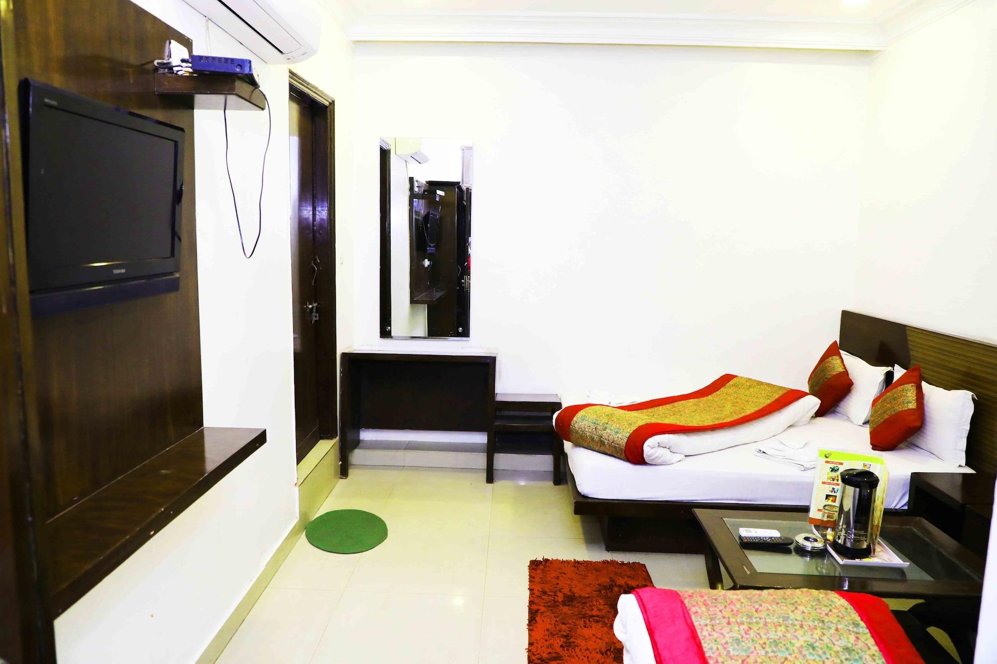 Oyo Flagship Kumar Palace New Delhi Eksteriør billede