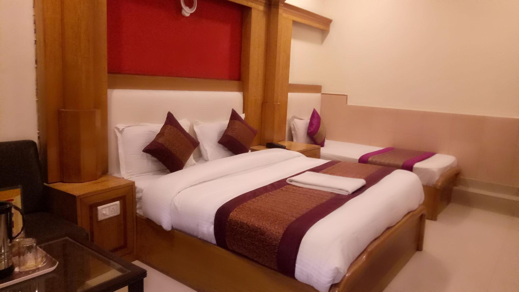 Oyo Flagship Kumar Palace New Delhi Eksteriør billede