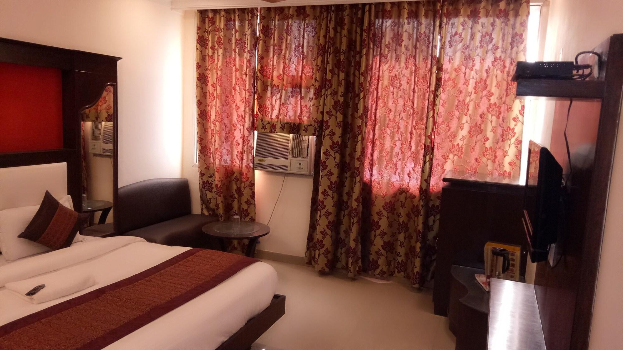Oyo Flagship Kumar Palace New Delhi Eksteriør billede