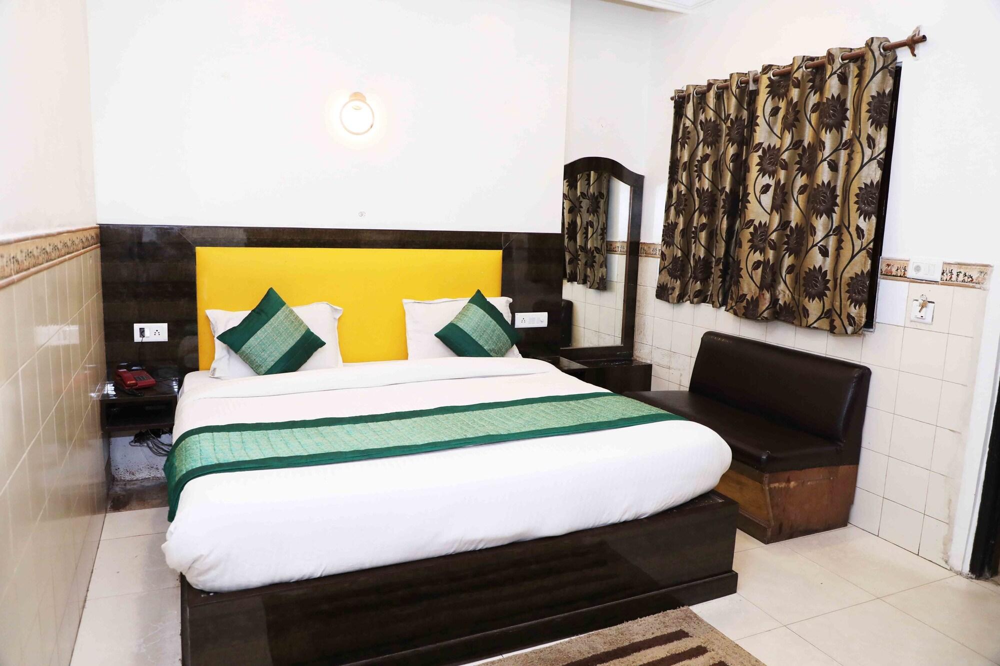 Oyo Flagship Kumar Palace New Delhi Eksteriør billede