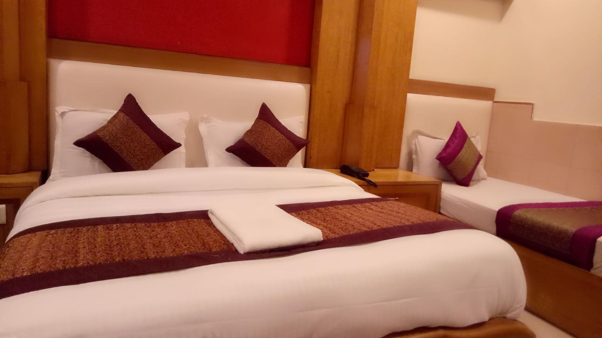 Oyo Flagship Kumar Palace New Delhi Eksteriør billede