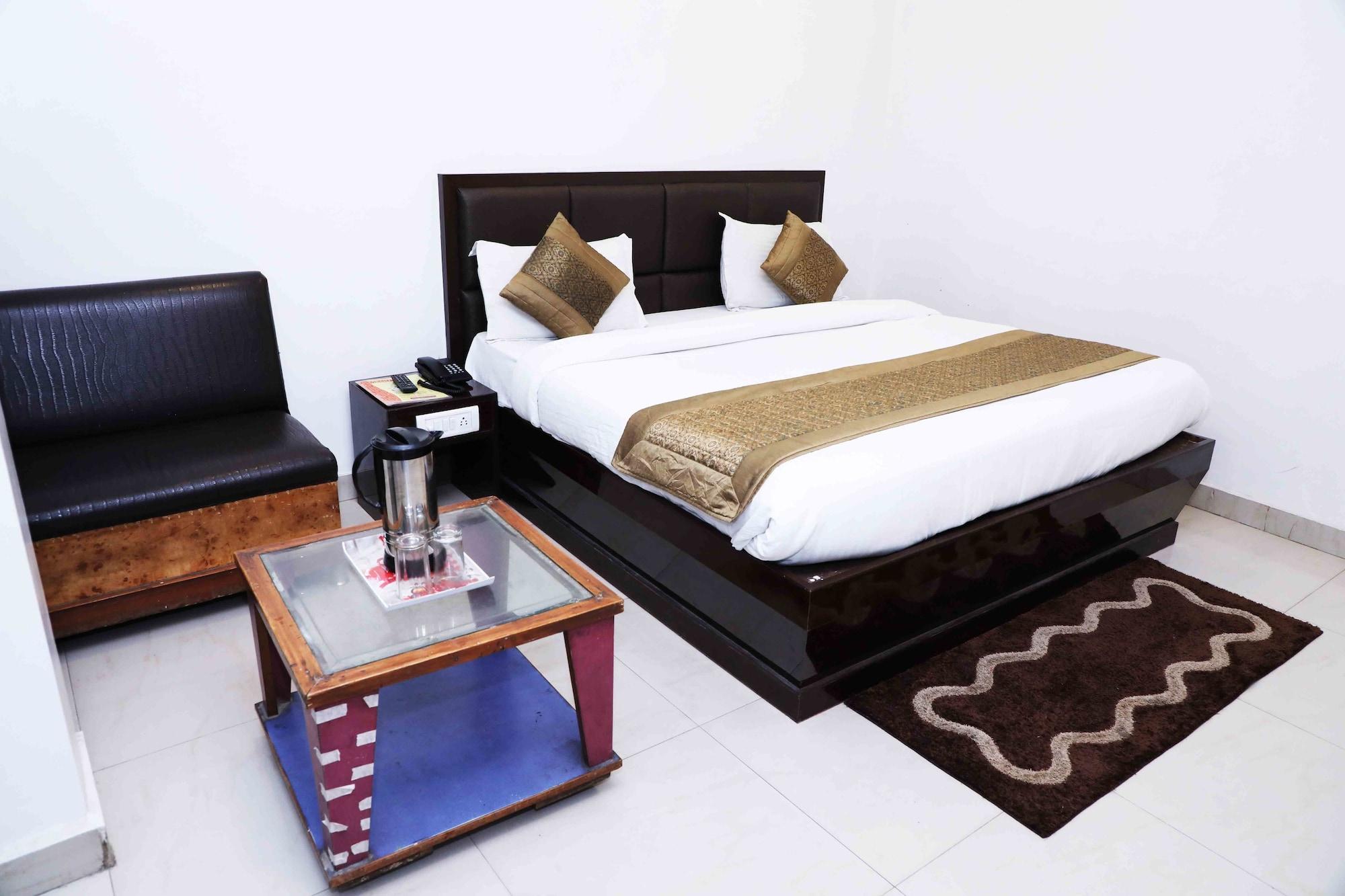 Oyo Flagship Kumar Palace New Delhi Eksteriør billede