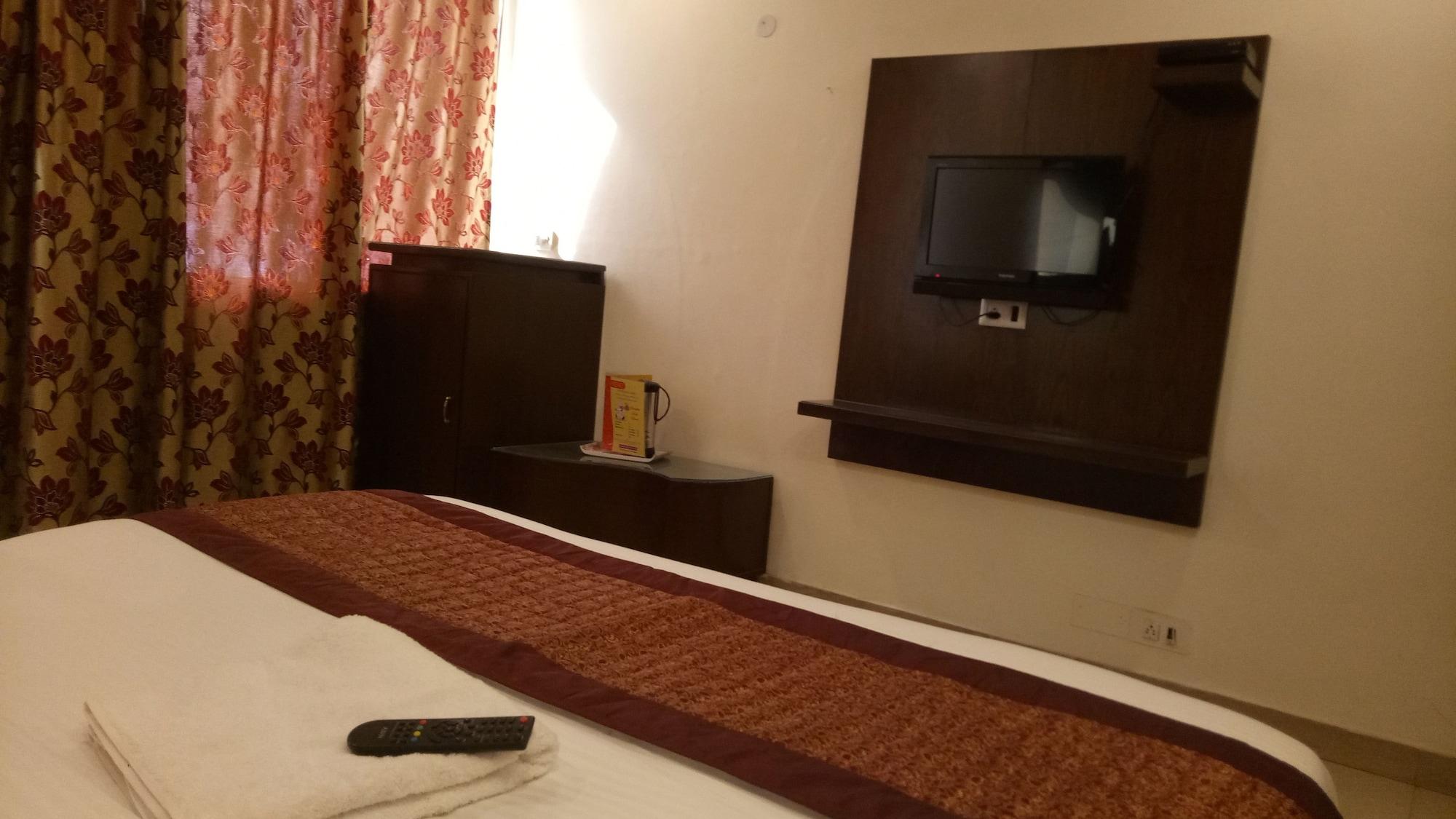 Oyo Flagship Kumar Palace New Delhi Eksteriør billede